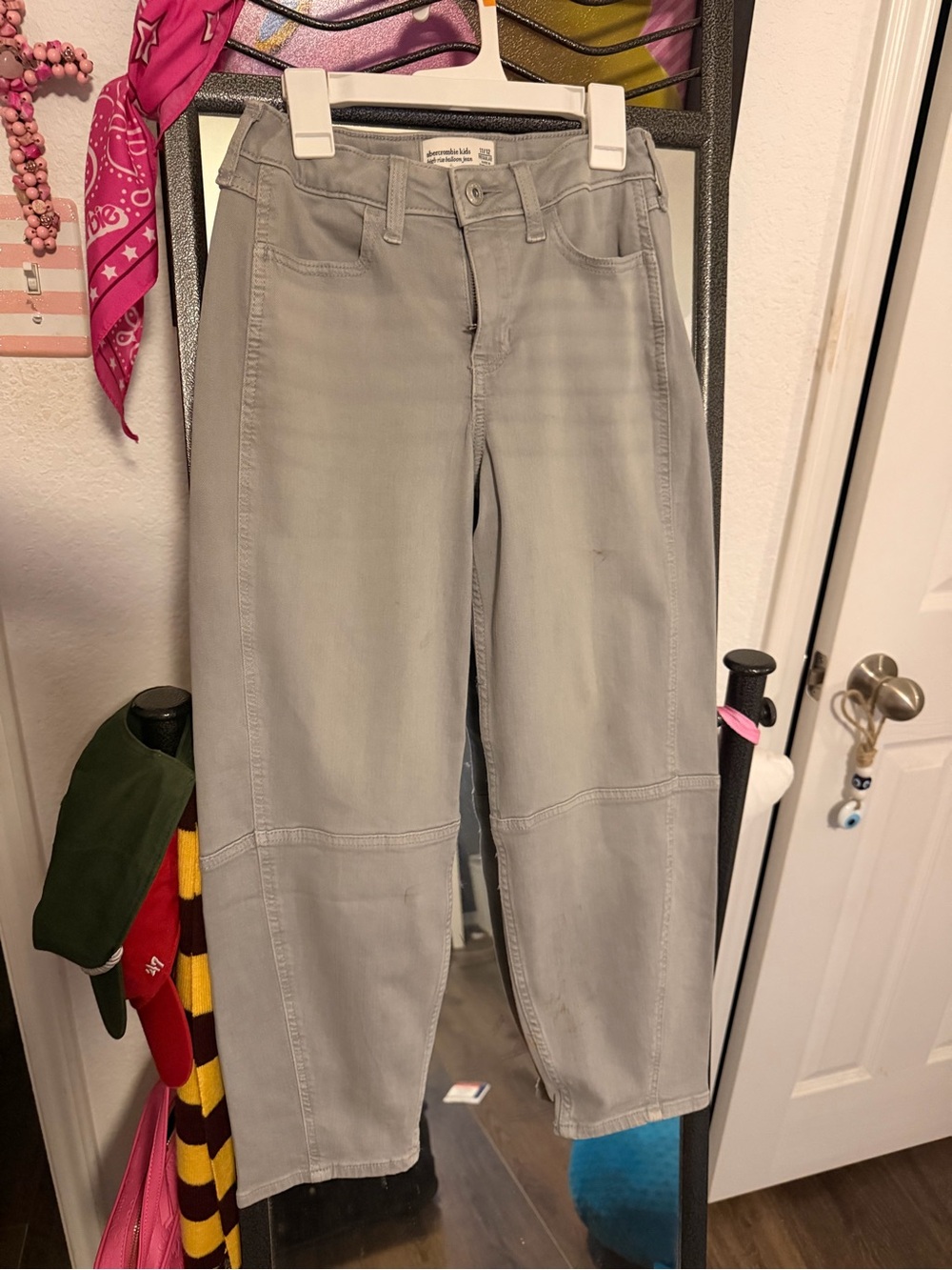 Girls Abercrombie kids grey high rise balloon Jean NWOT!